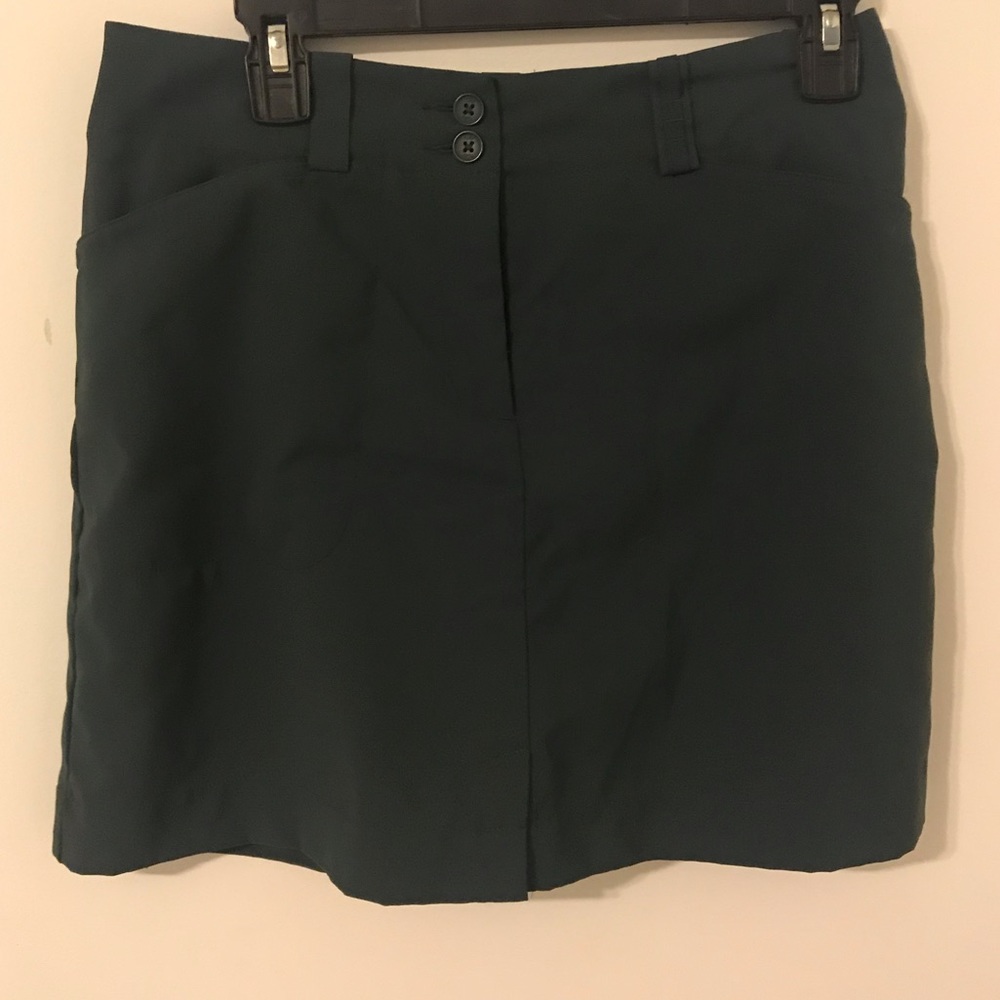 Nike Golf Dri-Fit SKORT.. Size 4 ❤️